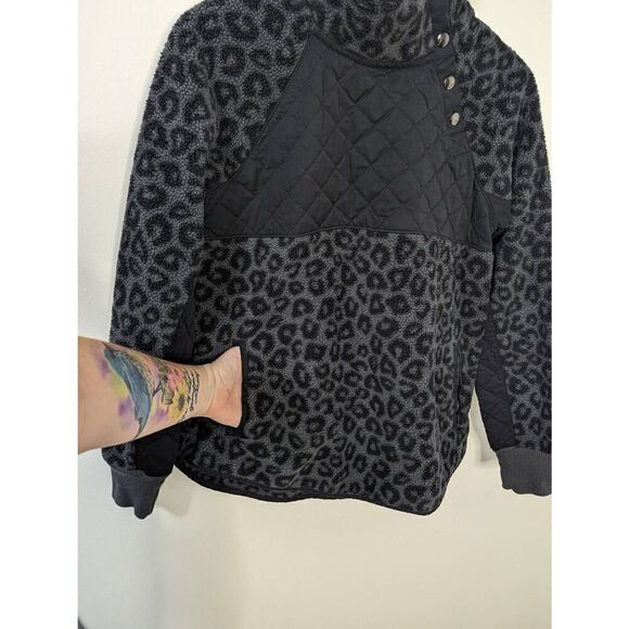 Abercrombie & Fitch Leopard Print Snap Fleece Pullover Sweater - Size M - Picture 4 of 8